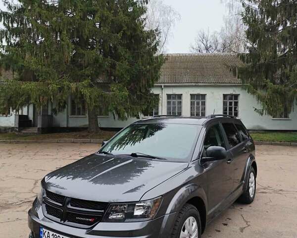 Серый Додж Джорни, объемом двигателя 2.36 л и пробегом 105 тыс. км за 13000 $, фото 1 на Automoto.ua