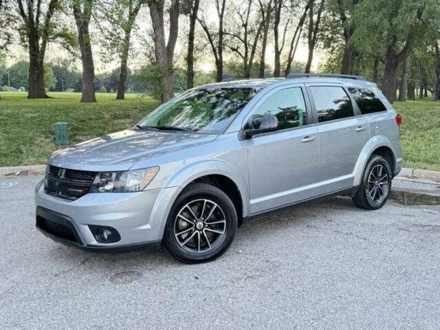 Серый Додж Джорни, объемом двигателя 3.6 л и пробегом 75 тыс. км за 2400 $, фото 1 на Automoto.ua