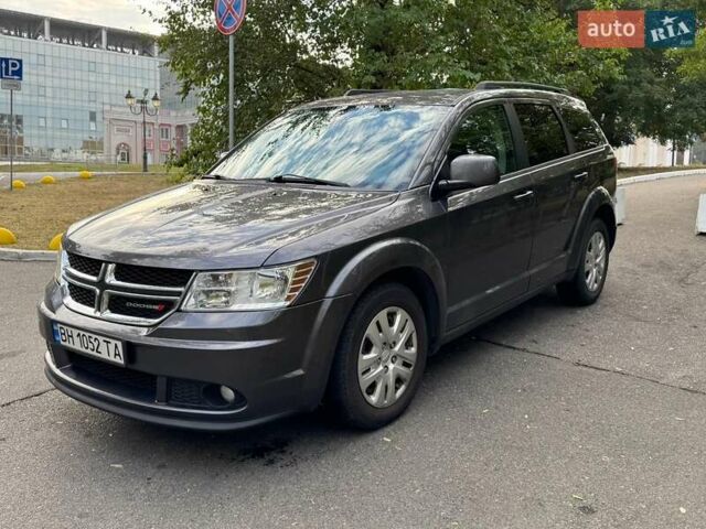 Серый Додж Джорни, объемом двигателя 2.36 л и пробегом 125 тыс. км за 12500 $, фото 1 на Automoto.ua