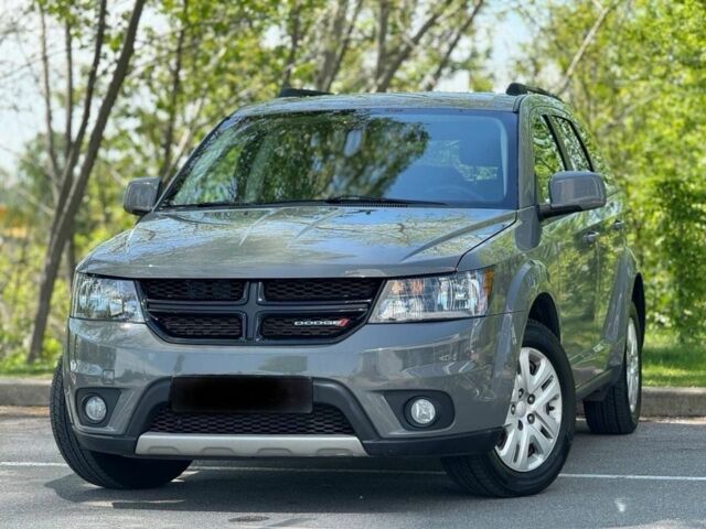 Серый Додж Джорни, объемом двигателя 2.4 л и пробегом 142 тыс. км за 12500 $, фото 1 на Automoto.ua