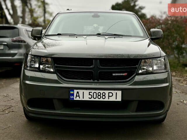 Серый Додж Джорни, объемом двигателя 2.36 л и пробегом 84 тыс. км за 12800 $, фото 1 на Automoto.ua