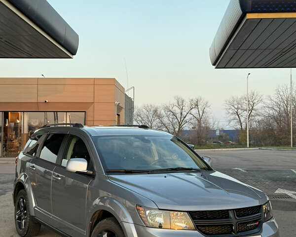 Серый Додж Джорни, объемом двигателя 2.36 л и пробегом 127 тыс. км за 14999 $, фото 1 на Automoto.ua