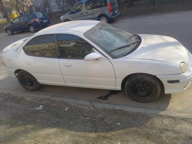 Білий Додж Neon, об'ємом двигуна 2 л та пробігом 230 тис. км за 900 $, фото 1 на Automoto.ua