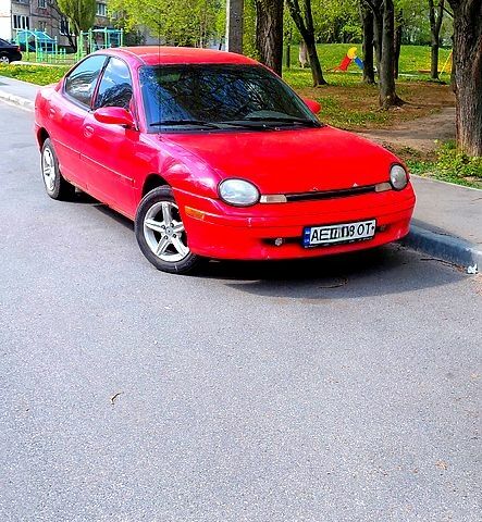 Красный Додж Неон, объемом двигателя 2 л и пробегом 261 тыс. км за 1000 $, фото 1 на Automoto.ua
