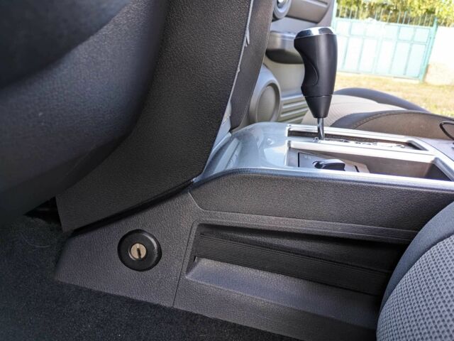 Черный Додж Нитро, объемом двигателя 3.7 л и пробегом 68 тыс. км за 12200 $, фото 1 на Automoto.ua