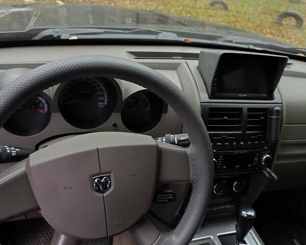 Чорний Додж Nitro, об'ємом двигуна 2.8 л та пробігом 85 тис. км за 9500 $, фото 1 на Automoto.ua