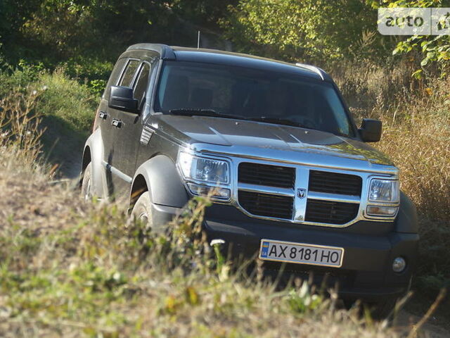 Чорний Додж Nitro, об'ємом двигуна 2.8 л та пробігом 120 тис. км за 10600 $, фото 1 на Automoto.ua