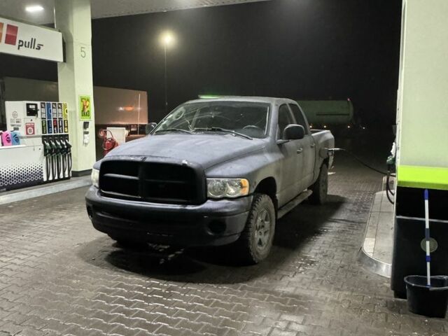 Черный Додж РАМ, объемом двигателя 4.7 л и пробегом 250 тыс. км за 5500 $, фото 1 на Automoto.ua