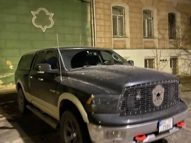Чорний Додж RAM, об'ємом двигуна 5.7 л та пробігом 230 тис. км за 25000 $, фото 1 на Automoto.ua
