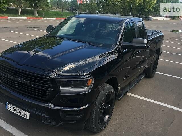 Чорний Додж RAM, об'ємом двигуна 5.7 л та пробігом 4 тис. км за 53500 $, фото 1 на Automoto.ua