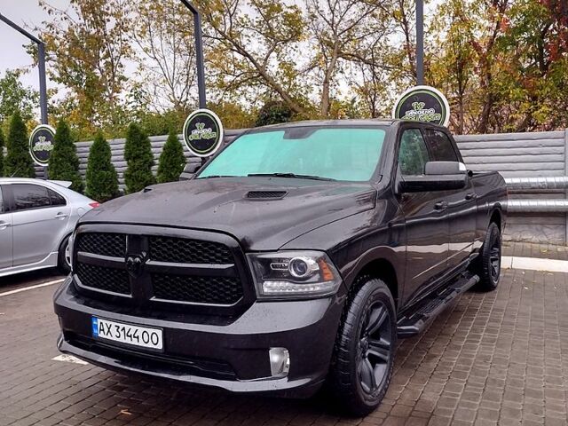 Черный Додж РАМ, объемом двигателя 5.7 л и пробегом 116 тыс. км за 39500 $, фото 1 на Automoto.ua