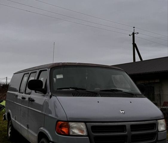 Серый Додж РАМ, объемом двигателя 3.9 л и пробегом 130 тыс. км за 4000 $, фото 1 на Automoto.ua