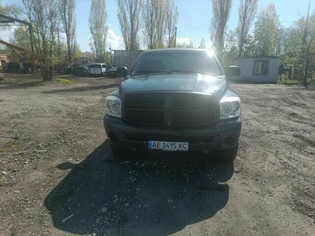 Серый Додж РАМ, объемом двигателя 5.7 л и пробегом 154 тыс. км за 9400 $, фото 1 на Automoto.ua