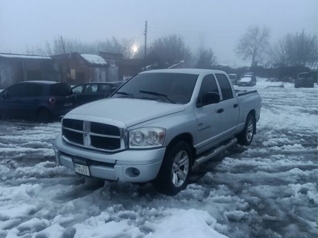 Серый Додж РАМ, объемом двигателя 5.7 л и пробегом 200 тыс. км за 10500 $, фото 1 на Automoto.ua