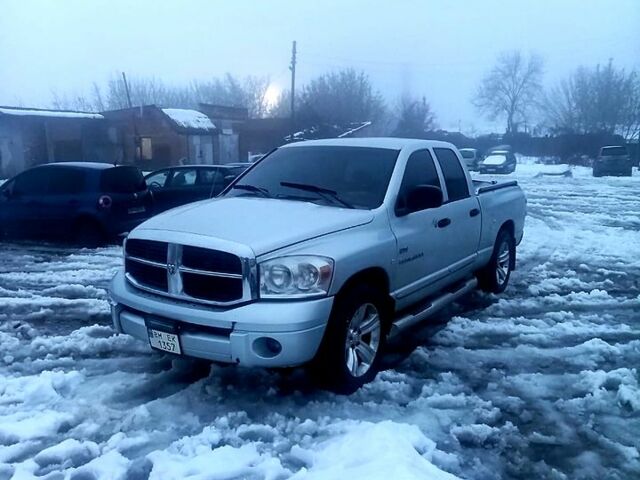 Серый Додж РАМ, объемом двигателя 5.7 л и пробегом 20000 тыс. км за 10500 $, фото 1 на Automoto.ua