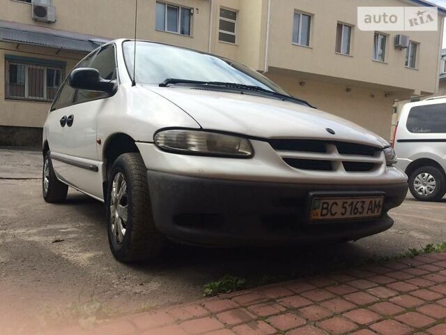 Білий Додж Ram Van, об'ємом двигуна 2.5 л та пробігом 360 тис. км за 3950 $, фото 1 на Automoto.ua