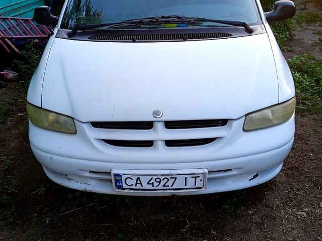 Білий Додж Ram Van, об'ємом двигуна 2.5 л та пробігом 0 тис. км за 3000 $, фото 1 на Automoto.ua