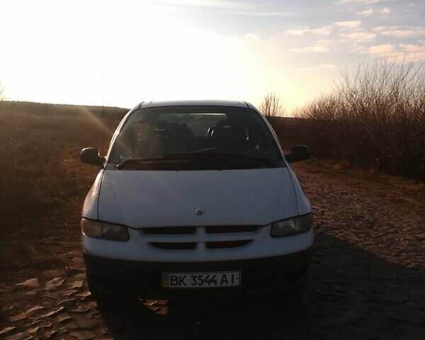 Білий Додж Ram Van, об'ємом двигуна 2.5 л та пробігом 407 тис. км за 3100 $, фото 1 на Automoto.ua