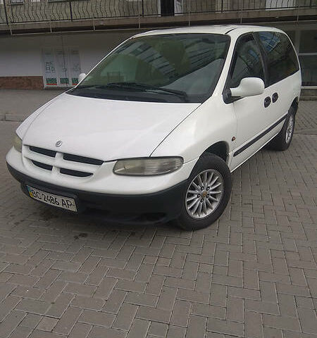 Білий Додж Ram Van, об'ємом двигуна 2.5 л та пробігом 330 тис. км за 4950 $, фото 1 на Automoto.ua