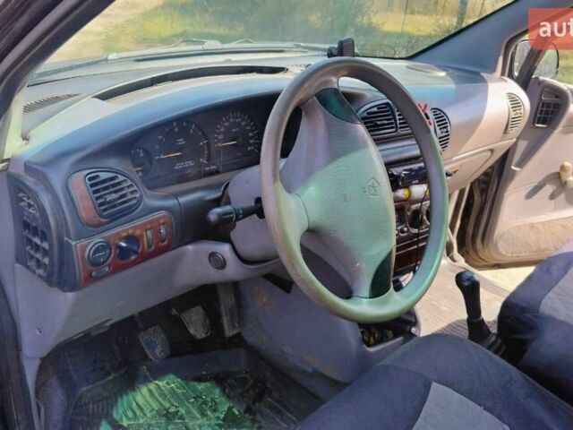 Черный Додж Рам Ван, объемом двигателя 2.5 л и пробегом 350 тыс. км за 2800 $, фото 1 на Automoto.ua
