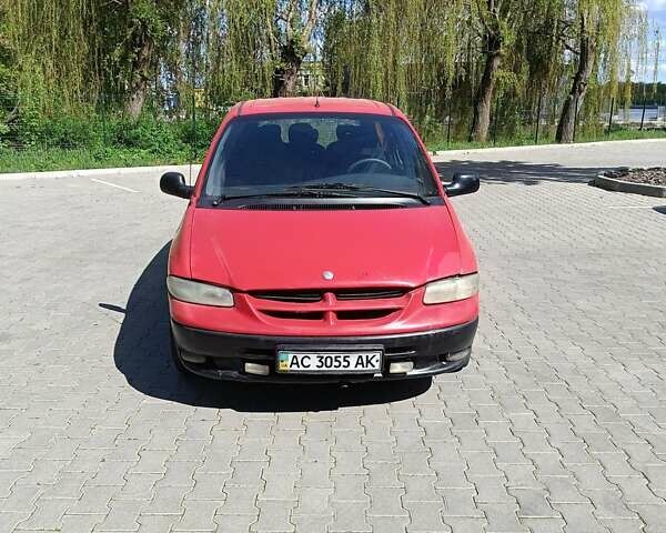 Красный Додж Рам Ван, объемом двигателя 2.5 л и пробегом 214 тыс. км за 1600 $, фото 1 на Automoto.ua