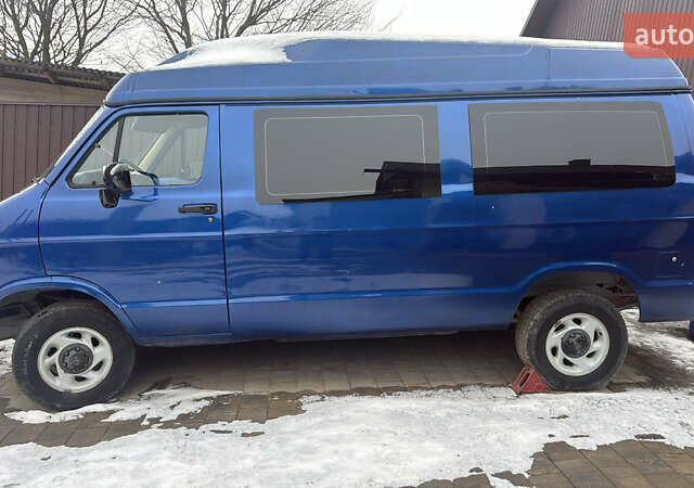 Синій Додж Ram Van, об'ємом двигуна 2.44 л та пробігом 250 тис. км за 5000 $, фото 1 на Automoto.ua