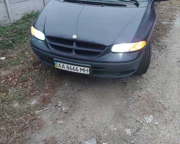 Синий Додж Рам Ван, объемом двигателя 2.4 л и пробегом 377 тыс. км за 2500 $, фото 1 на Automoto.ua