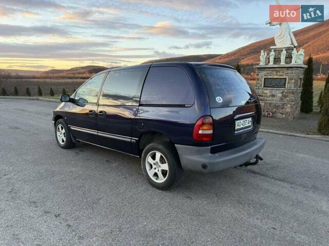 Синій Додж Ram Van, об'ємом двигуна 2.4 л та пробігом 520 тис. км за 3000 $, фото 1 на Automoto.ua