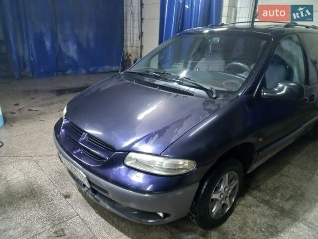 Синий Додж Рам Ван, объемом двигателя 2.5 л и пробегом 300 тыс. км за 3500 $, фото 1 на Automoto.ua