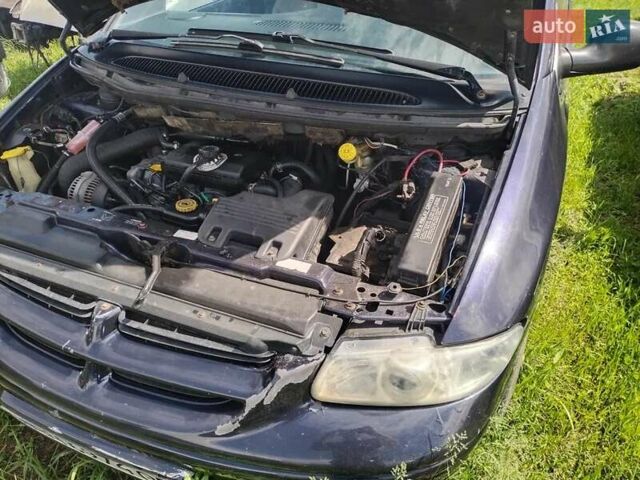 Синий Додж Рам Ван, объемом двигателя 2.5 л и пробегом 490 тыс. км за 1950 $, фото 1 на Automoto.ua