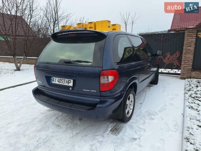 Синий Додж Рам Ван, объемом двигателя 2.5 л и пробегом 330 тыс. км за 3500 $, фото 1 на Automoto.ua