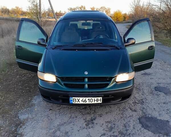 Зелений Додж Ram Van, об'ємом двигуна 2.5 л та пробігом 330 тис. км за 2800 $, фото 1 на Automoto.ua