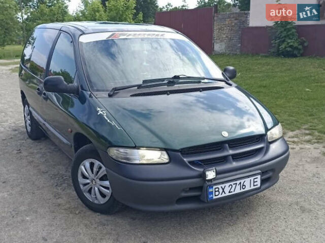 Зеленый Додж Рам Ван, объемом двигателя 2.5 л и пробегом 260 тыс. км за 3099 $, фото 1 на Automoto.ua