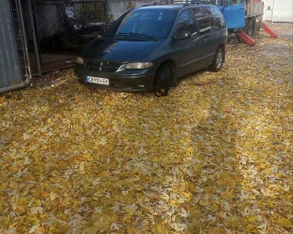 Зеленый Додж Рам Ван, объемом двигателя 2.5 л и пробегом 360 тыс. км за 3900 $, фото 1 на Automoto.ua