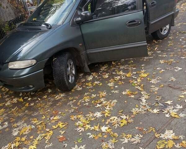 Додж Рам Ван 2000 в Чернигове на Automoto.ua Зеленый Додж Рам Ван, объемом двигателя 2.5 л и пробегом 360 тыс. км за 4500 $, фото 1 на Automoto.ua