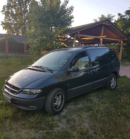 Зелений Додж Ram Van, об'ємом двигуна 2.5 л та пробігом 100 тис. км за 6500 $, фото 1 на Automoto.ua