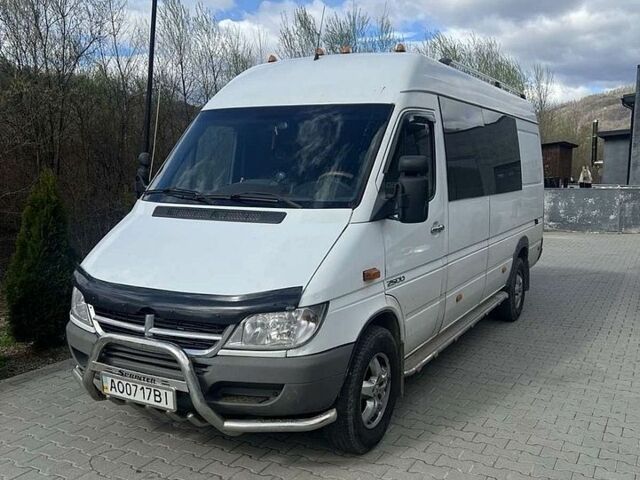Белый Додж Спринтер, объемом двигателя 2.7 л и пробегом 670 тыс. км за 9000 $, фото 1 на Automoto.ua