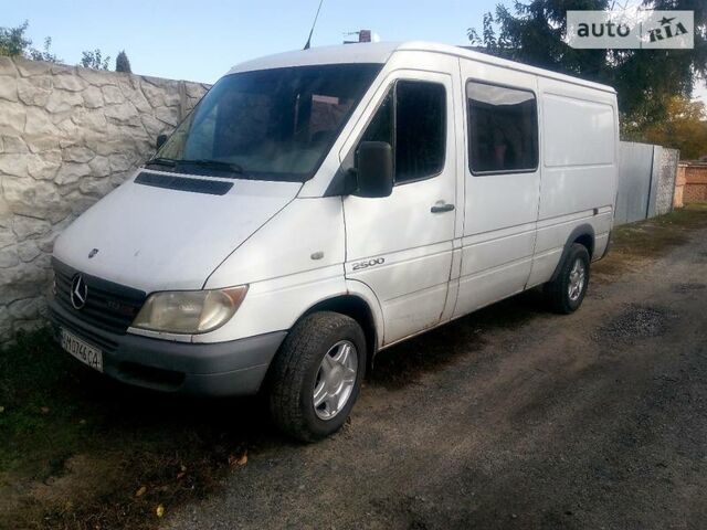 Білий Додж Sprinter пасс., об'ємом двигуна 2.7 л та пробігом 65 тис. км за 7700 $, фото 1 на Automoto.ua