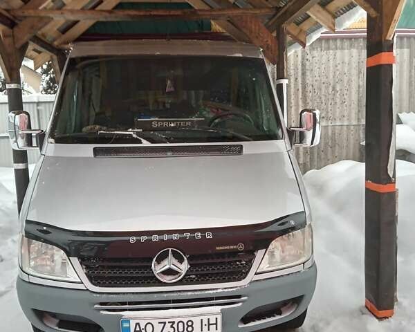 Серый Додж Спринтер, объемом двигателя 2.69 л и пробегом 651 тыс. км за 8300 $, фото 1 на Automoto.ua