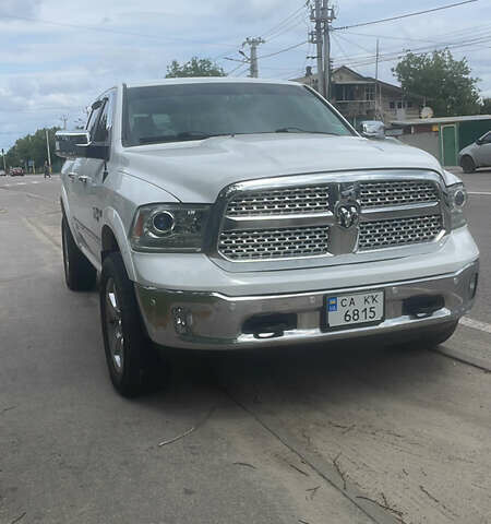 Белый Додж RAM 1500, объемом двигателя 5.66 л и пробегом 200 тыс. км за 27200 $, фото 1 на Automoto.ua