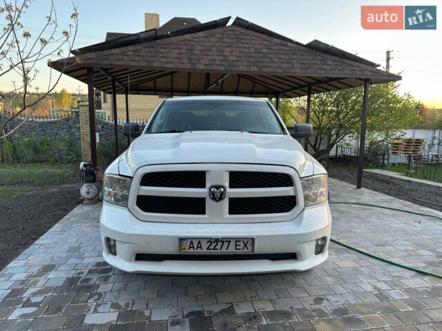 Белый Додж RAM 1500, объемом двигателя 5.65 л и пробегом 174 тыс. км за 22900 $, фото 1 на Automoto.ua