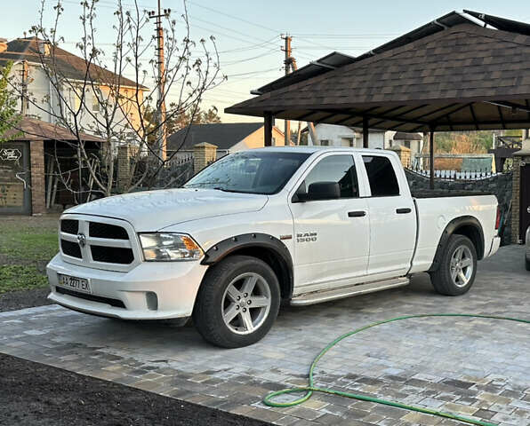 Белый Додж RAM 1500, объемом двигателя 5.7 л и пробегом 172 тыс. км за 26500 $, фото 1 на Automoto.ua