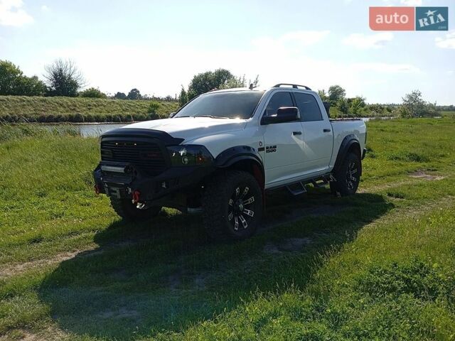 Белый Додж RAM 1500, объемом двигателя 5.7 л и пробегом 150 тыс. км за 30000 $, фото 1 на Automoto.ua