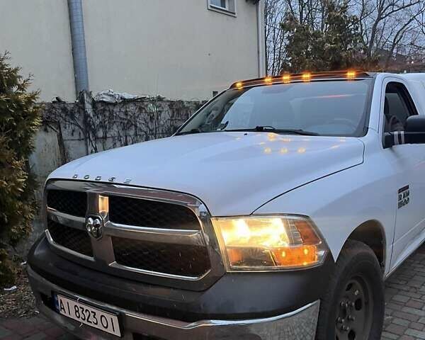 Белый Додж RAM 1500, объемом двигателя 5.65 л и пробегом 241 тыс. км за 17300 $, фото 1 на Automoto.ua