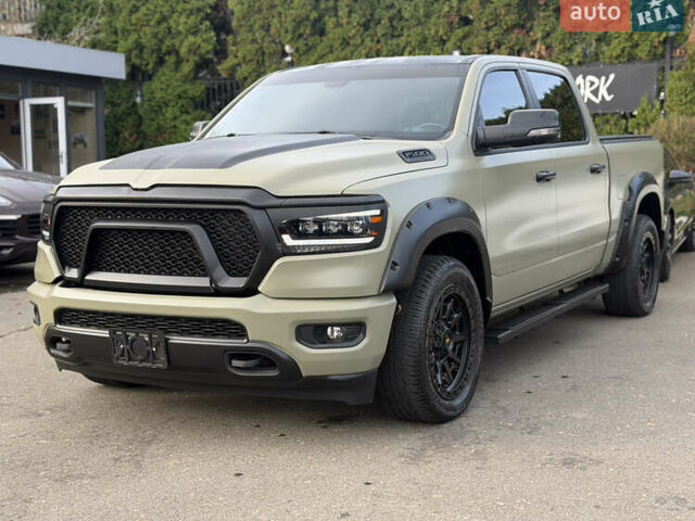 Белый Додж RAM 1500, объемом двигателя 5.65 л и пробегом 41 тыс. км за 50000 $, фото 1 на Automoto.ua