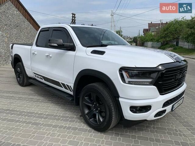 Белый Додж RAM 1500, объемом двигателя 5.7 л и пробегом 22 тыс. км за 42490 $, фото 1 на Automoto.ua