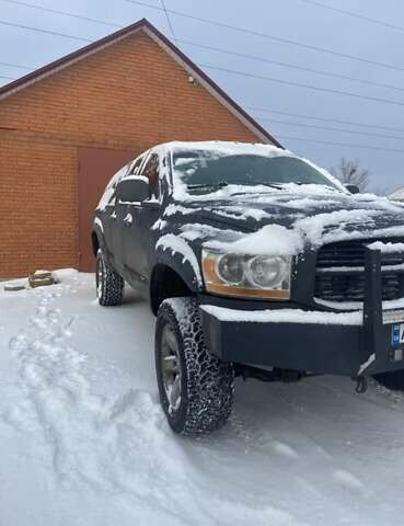 Черный Додж RAM 1500, объемом двигателя 4.7 л и пробегом 160 тыс. км за 10000 $, фото 1 на Automoto.ua