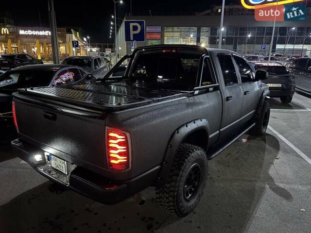 Черный Додж RAM 1500, объемом двигателя 5.65 л и пробегом 170 тыс. км за 27000 $, фото 1 на Automoto.ua