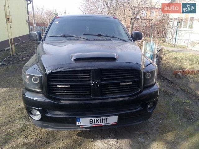 Черный Додж RAM 1500, объемом двигателя 5.7 л и пробегом 320 тыс. км за 14000 $, фото 1 на Automoto.ua