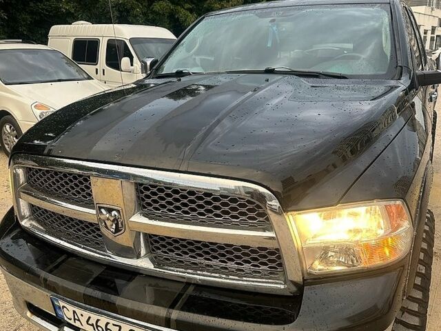 Черный Додж RAM 1500, объемом двигателя 5.65 л и пробегом 235 тыс. км за 12500 $, фото 1 на Automoto.ua